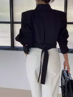 Imagem do Camisa curta versátil e solta para mulher, nicho Design Sense, alça traseira oca, outono
