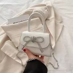 Mini bolsa de ombro monocromática para mulheres, design de arco, couro PU, aba, bolsas crossbody, bolsa de corrente, bolsas femininas, moda, 2024 - Wolf Magazine