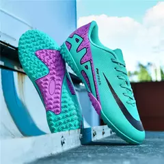 Sapatos de futebol ultraleves longos dos homens, grampos respiráveis, botas de futebol indoor, tênis de treinamento, venda quente, novo, transporte da gota na internet