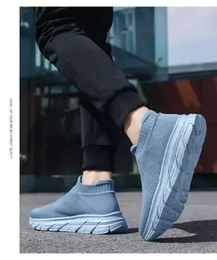 Tênis de corrida respirável masculino e feminino, calçados esportivos leves, tênis slip-on, meias da moda, tamanho grande 46, venda quente na internet