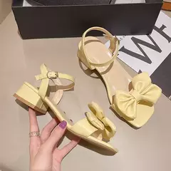 Sandálias grandes de toe aberto para mulheres, fivela monocromática de uma linha, nó arco de temperamento, sapatos confortáveis, nova moda, verão, 2024 - comprar online