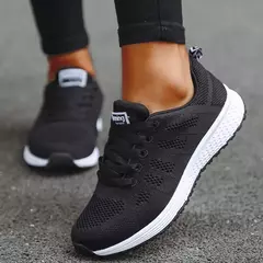 Sapatilhas respiráveis para mulheres, sapatos de caminhada plana, sapatos de malha vulcanizada, calçado feminino com renda, moda feminina, novo, 2022, 2024 na internet