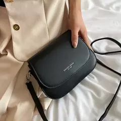 Bolsa de ombro de couro PU para mulheres, bolsa crossbody, monocromática, bolsa mensageiro com aba, bolsa elegante, bolsa simples, na moda - Wolf Magazine