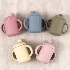 Bebê portátil Alimentação Drinkware Cup, Recém-nascido Aprendizagem, Hand Shank Garrafas, Silicone Talheres, Garrafa De Água Da Criança, Acessórios do bebê - Wolf Magazine