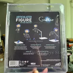 Neca anime coraline boneca articulada anime figura capa de chuva camisola em camisa listrada brinquedo la menina decoração modelo bithday presentes - loja online