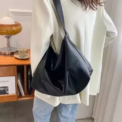 Bolsa Boston de couro PU para mulheres, bolsa de ombro de grande capacidade, bolsas crossbody, design de travesseiro vintage, casual - comprar online