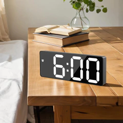 Imagem do Relógio eletrônico com display grande e controle de voz brilhante projetado para calendário de alarme de tempo e monitoramento de temperatura