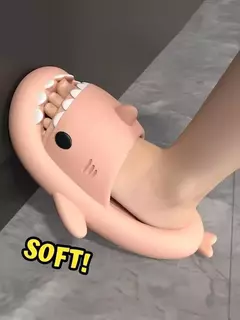 Chinelos de tubarão dos desenhos animados para homens e mulheres, slides internos do banheiro, moda casal, sapatos baixos, sandálias, EVA suave, chinelos de praia, verão na internet