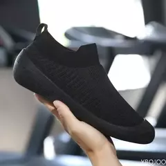 Sapatos masculinos tênis de malha respirável sapatos casuais plus size tênis leves meias deslizamento em apartamentos sapatos de caminhada macios - comprar online