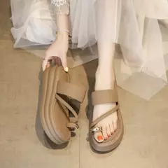 Chinelos antiderrapantes com anel de dedo do pé para mulheres, slides de plataforma, sapatos casuais para senhoras, moda verão, 2024 - comprar online