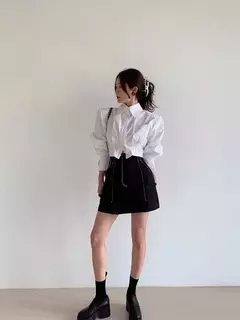 Camisa curta versátil e solta para mulher, nicho Design Sense, alça traseira oca, outono - Wolf Magazine