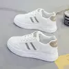 Calçado casual feminino, tênis de couro liso com renda, tênis gump feminino de fundo plano, nova moda, verão de alta qualidade