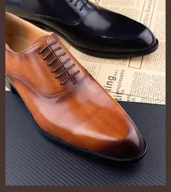 Calçado artesanal do homem de negócios, sapato vestido de couro elegante, terno do escritório do partido jogos, calçado confortável - comprar online