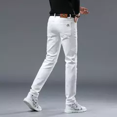 Calça jeans bordada com marca de maré alta masculina, simples, branca, fina, pés pequenos, casual, calça elástica versátil, outono, 2024 - comprar online