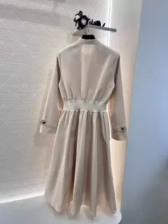 Imagem do Vestido bordado de couro logotipo, manga comprida, costela, costura cinto, bolsos laterais, zíper design, novo
