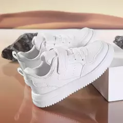 Tênis de couro leve para meninos e meninas, calçados esportivos para crianças, preto e branco, tênis plano para crianças - Wolf Magazine