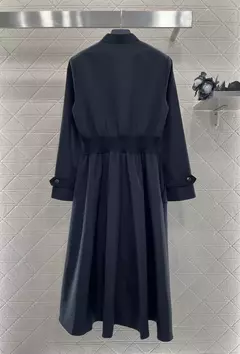 Vestido bordado de couro logotipo, manga comprida, costela, costura cinto, bolsos laterais, zíper design, novo