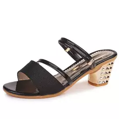Sapatos femininos de salto médio quadrado de bloco baixo, salto alto sliver, sandálias femininas, nova moda, chinelos dourados, verão 2023 na internet