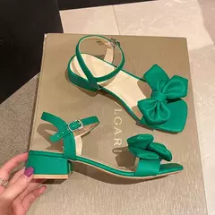 Sandálias grandes de toe aberto para mulheres, fivela monocromática de uma linha, nó arco de temperamento, sapatos confortáveis, nova moda, verão, 2024 - loja online