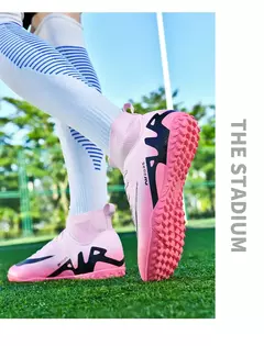 Imagem do Botas de campo de futebol profissional para homens, grampos antiderrapantes, sapatos de treinamento de grama interna para crianças, sociedade original