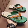 Chinelos casuais ao ar livre masculinos, chinelos de praia, luz suave, sapatos antiderrapantes, sapatos de banho, verão, venda quente, 2024