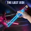 Tema StarWar reutilizável lavável e destacável Sushi Chopsticks, sabre de luz LED, pauzinhos chineses luminosos, utensílios de cozinha, 1 par