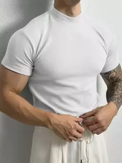 Camiseta listra de gola alta masculina, blusa fitness de manga curta, roupa esportiva de lazer, moda primavera e verão, camisa esportiva na internet