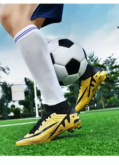Sapatos de futebol ultraleves antiderrapantes interiores para homens, grampos profissionais, treinamento de grama, tênis original, botas de futebol na internet
