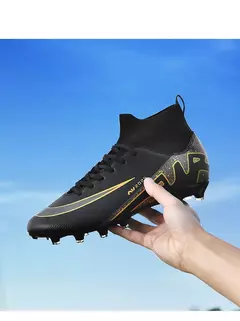 Botas de campo de futebol profissional para homens, grampos antiderrapantes, sapatos de treinamento de grama interna para crianças, sociedade original na internet