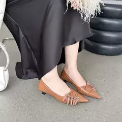 Imagem do Primavera e outono nova moda apontou sapatos femininos de salto baixo, com fivela de cinto leve deslizamento ballet elegante salto alto