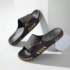 Chinelos de sola macia masculina em PVC, chinelos antiderrapantes, chinelos casuais de praia ao ar livre, banheiro em casa, sandálias de casal, moda, novo na internet