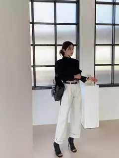 Camisa curta versátil e solta para mulher, nicho Design Sense, alça traseira oca, outono - loja online