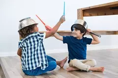 Tema StarWar reutilizável lavável e destacável Sushi Chopsticks, sabre de luz LED, pauzinhos chineses luminosos, utensílios de cozinha, 1 par