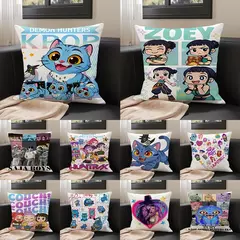 KPop Demon Hunters Led pelo gato azul, Zoey é brincalhão: padrões de anime coloridos na fronha, decoração elegante para casa