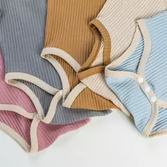 Unisex manga curta cor sólida macacão, roupas de bebê, splicing e cores contrastantes, novo, 0 a 2 anos