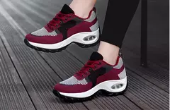 Mulher vulcanize tênis mulher moda altura-aumentando sapatos casuais respirável malha de fundo grosso plataforma feminina tenis sapatos na internet