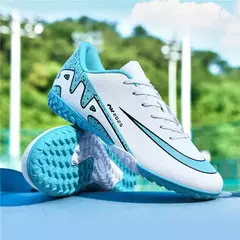 Sapatos de futebol ultraleves longos dos homens, grampos respiráveis, botas de futebol indoor, tênis de treinamento, venda quente, novo, transporte da gota na internet
