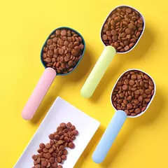 Uma colher de comida para animais de estimação, multifuncional 2 em 1 com alça de clipe selada, adequada para gatos e cães, pássaros, colher de alimentação de coelhos