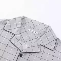 Conjunto de pijama de seda leite confortável masculino, loungewear elegante, estampa xadrez listrada, lapela combinando cores, pijama longo de peito único, outono e inverno na internet
