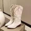 Botas de bezerro ocidentais bordadas para mulheres, saltos quadrados cowboy, dedo apontado, sapatos de plataforma, plus size 42