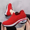Sapatos esportivos casuais femininos, tênis de plataforma cunhada para senhoras, sapatos vulcanizados respiráveis, nova moda, verão 2024