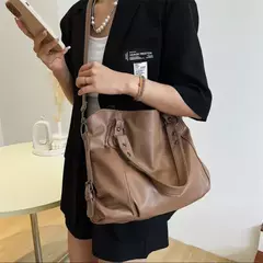 Imagem do Bolsas de ombro pretas de grande capacidade para mulheres, bolsa de compras monocromática, couro macio, bolsa crossbody, sacola de viagem senhora