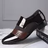 Sapatos de encochonamento de couro masculino, moda Oxfords, ternos clássicos de negócios, sapatos novos, 2020