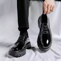 Plataforma de couro coreana Oxfords para homens, deslizamento, fundo grosso, sapatos masculinos de derby, mocassins casuais, dedo do pé quadrado, sapatos formais