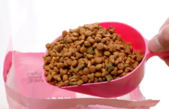 Venda quente plástico cão gato comida colher pá 3 cores alimentador conveniente colher de alimentação para animais de estimação de plástico - comprar online