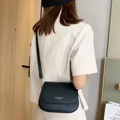 Bolsa de ombro de couro PU para mulheres, bolsa crossbody, monocromática, bolsa mensageiro com aba, bolsa elegante, bolsa simples, na moda na internet