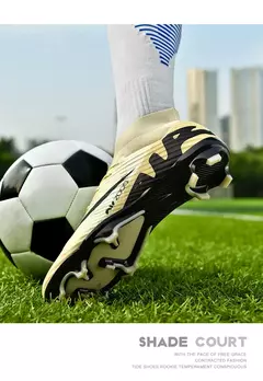 Sapatos de futebol ultraleves antiderrapantes interiores para homens, grampos profissionais, treinamento de grama, tênis original, botas de futebol - loja online