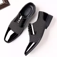 Tendência clássico masculino vestido sapatos para homens oxfords sapatos de couro patente rendas até formal couro preto festa de casamento shoes2023 na internet