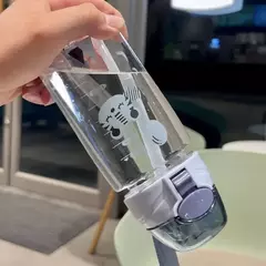 Criativo Cartoon Sippy Cup Garrafas de água para crianças, Alimentação com palhas e tampas, Copos de bebidas para crianças portáteis, 550ml - Wolf Magazine