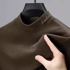 Camiseta de veludo alemã de alto grau masculina, meia gola alta, manga comprida bordada, moda britânica, camisa de fundo quente, nova, outono, 2023